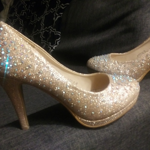 Ladies Heels - Picture 4 of 5